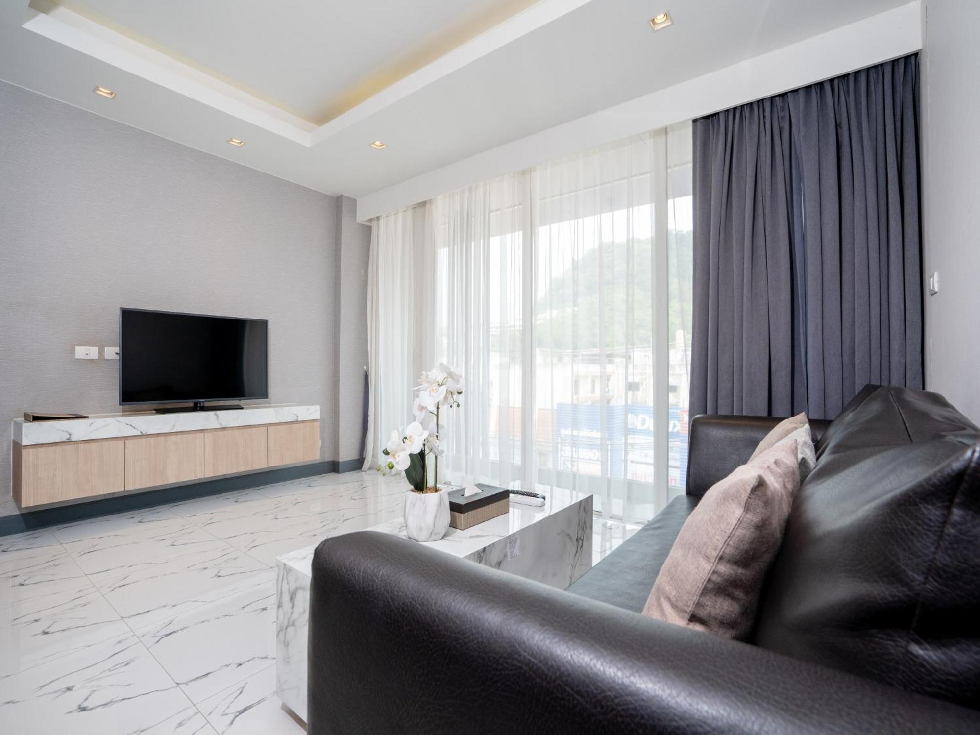 Отель Patong Bay 4*